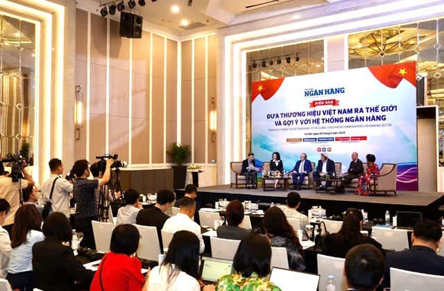 Vietnamese banks promote development of global strong brands