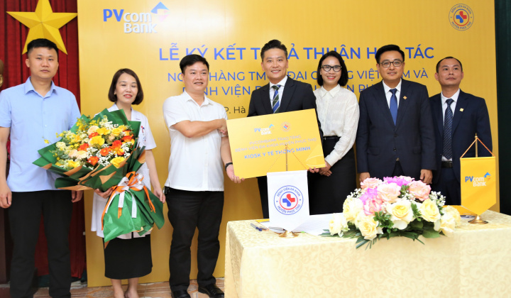 PVcomBank ký kết hợp tác toàn diện với Bệnh viện Đa khoa Phúc Thọ, thúc đẩy chuyển đổi số ngành y tế