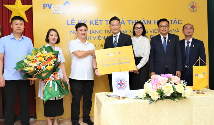 PVcomBank ký kết hợp tác toàn diện với Bệnh viện Đa khoa Phúc Thọ, thúc đẩy chuyển đổi số ngành y tế