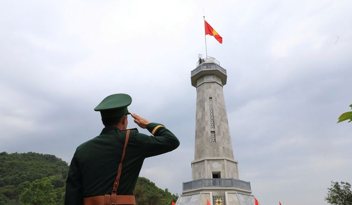 Tự hào phất cao ngọn cờ nơi cực Tây Tổ quốc