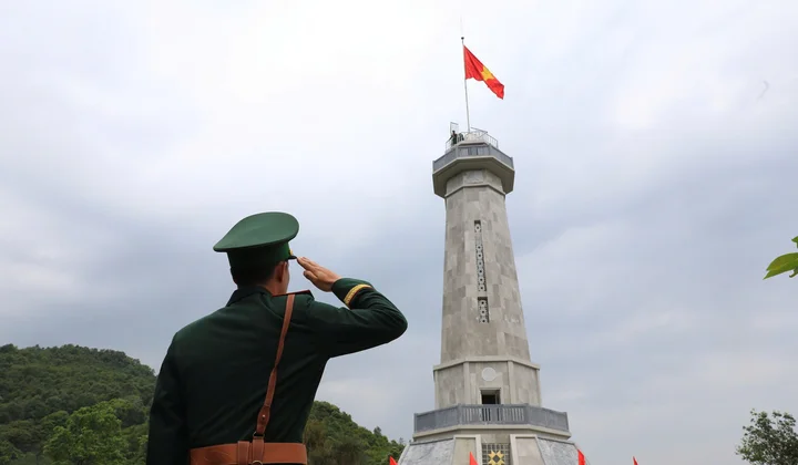 Tự hào phất cao ngọn cờ nơi cực Tây Tổ quốc