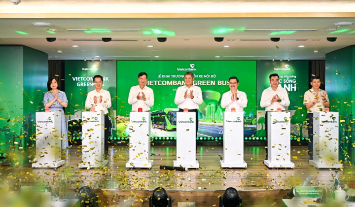 Vietcombank tổ chức Lễ khai trương tuyến xe nội bộ Vietcombank Green Bus