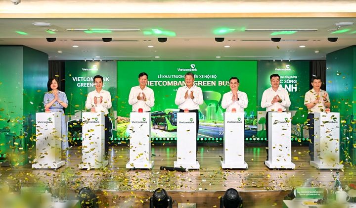 Vietcombank tổ chức Lễ khai trương tuyến xe nội bộ Vietcombank Green Bus