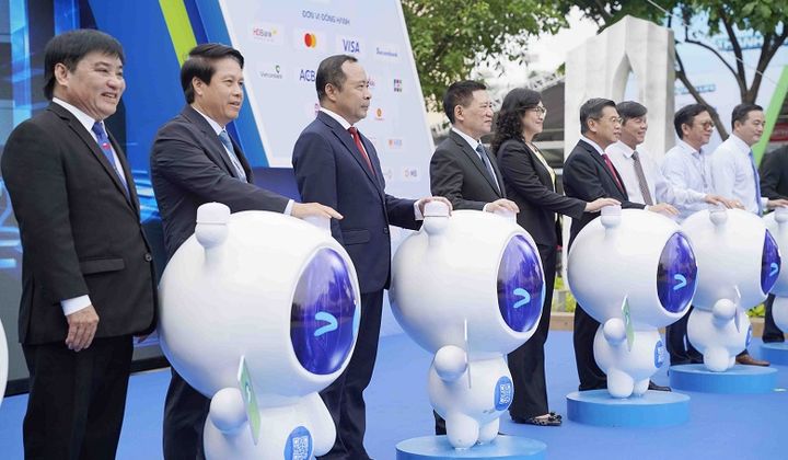 Phó Thủ tướng Hồ Đức Phớc dự khai mạc Lễ hội Ngày không tiền mặt 2025