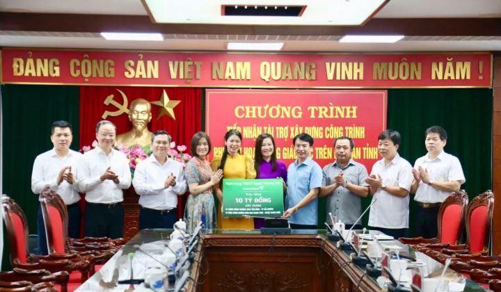 Vietcombank tích cực đồng hành cùng giáo dục và an sinh xã hội
