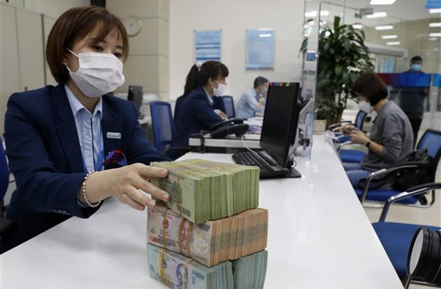 Bank deposits reach record high despite low interest rates