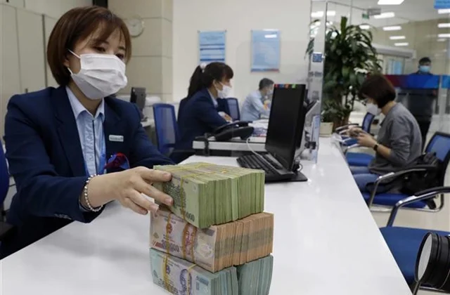 Bank deposits reach record high despite low interest rates