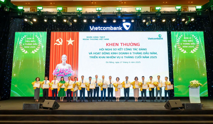 Vietcombank nửa đầu năm 2025: Chung niềm tin vươn xa với tinh thần đổi mới, bứt phá