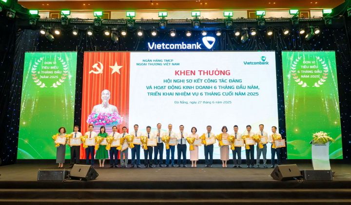 Vietcombank nửa đầu năm 2025: Chung niềm tin vươn xa với tinh thần đổi mới, bứt phá