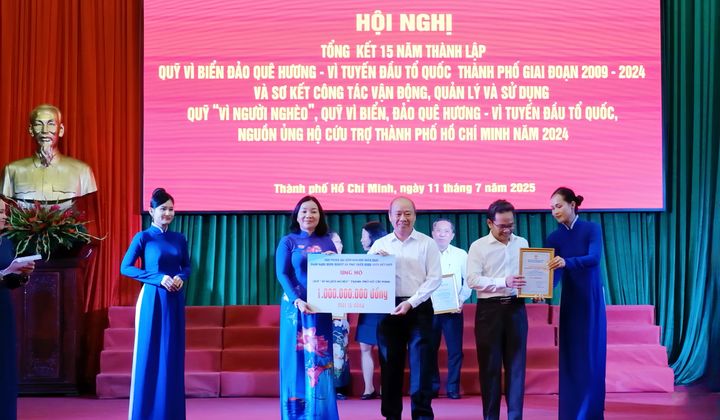 Agribank ủng hộ 1 tỷ đồng chung tay vì người nghèo TP.Hồ Chí Minh