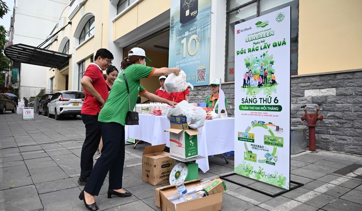 SeABank tổ chức “Ngày hội đổi rác lấy quà” lan tỏa lối sống xanh, giữ gìn Hà Nội sạch đẹp