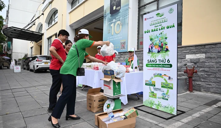 SeABank tổ chức “Ngày hội đổi rác lấy quà” lan tỏa lối sống xanh, giữ gìn Hà Nội sạch đẹp