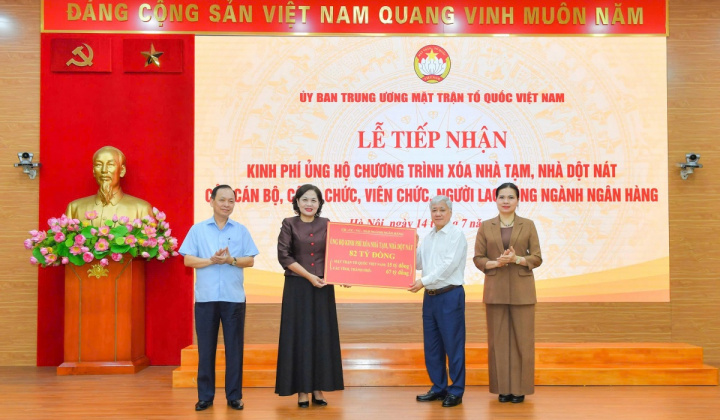 Ngành Ngân hàng ủng hộ 82 tỷ đồng, chung tay xóa nhà tạm, nhà dột nát