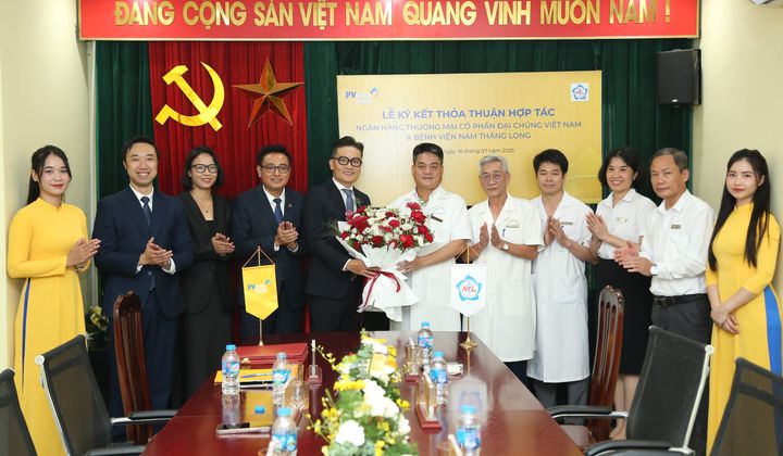 PVcomBank hợp tác bệnh viện Nam Thăng Long thúc đẩy thanh toán số