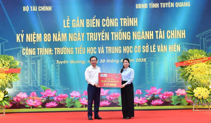 Agribank ủng hộ 2 tỷ đồng xóa nhà tạm, nhà dột nát trên địa bàn tỉnh Tuyên Quang