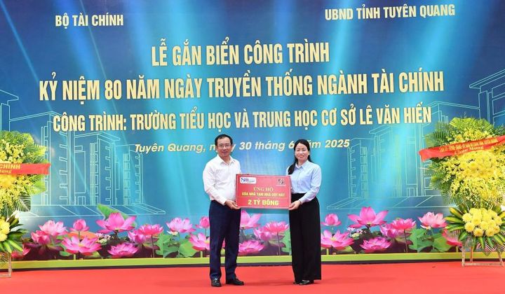 Agribank ủng hộ 2 tỷ đồng xóa nhà tạm, nhà dột nát trên địa bàn tỉnh Tuyên Quang