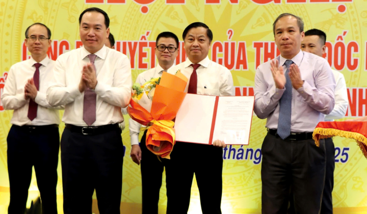 Công bố Quyết định về tổ chức và nhân sự Ngân hàng Nhà nước 10
