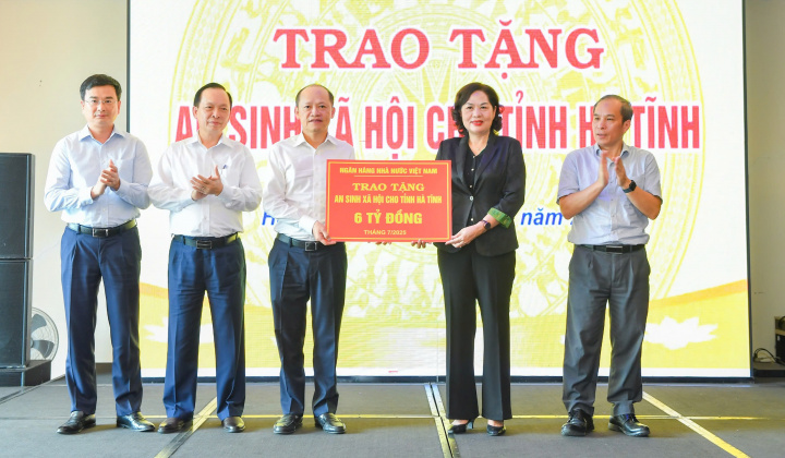 Ngân hàng Nhà nước Việt Nam trao tặng an sinh xã hội tại Hà Tĩnh