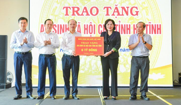 Ngân hàng Nhà nước Việt Nam trao tặng an sinh xã hội tại Hà Tĩnh