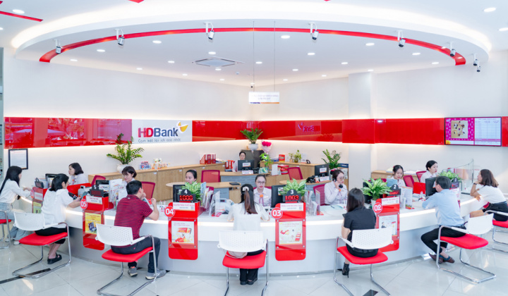 Đẩy mạnh kinh doanh số, HDBank lãi 6 tháng vượt 10.000 tỷ đồng