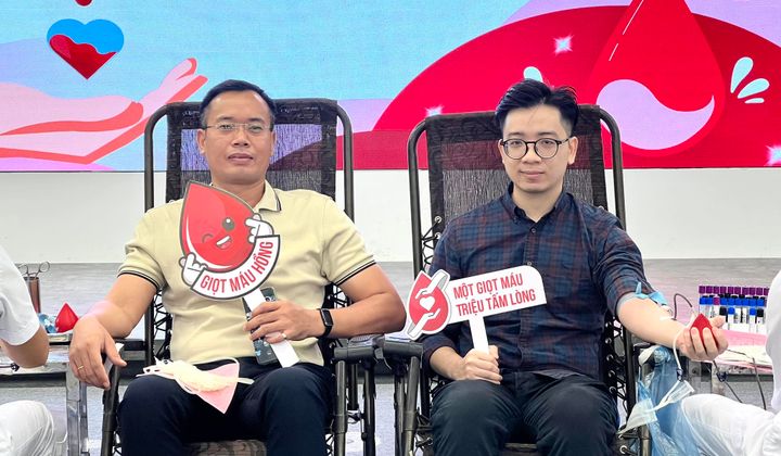 EVNFinance lan tỏa yêu thương cùng "Chiến dịch hồng 2025"