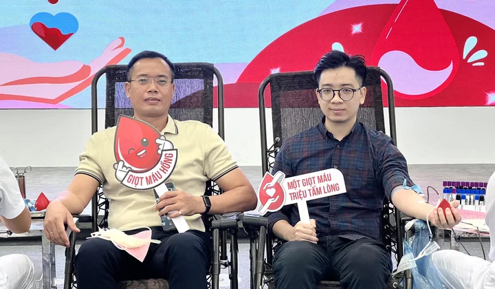 EVNFinance lan tỏa yêu thương cùng "Chiến dịch hồng 2025"