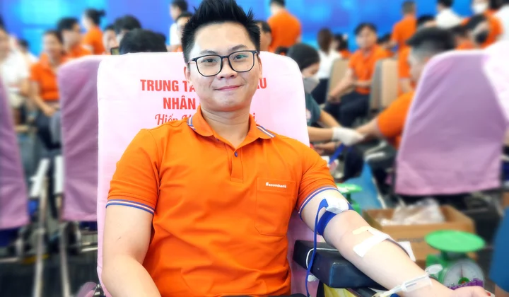 Sacombank tiếp nối hành trình “Chia sẻ từ trái tim” năm 2025