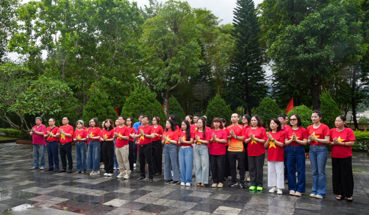 Hiệp hội Ngân hàng Việt Nam về nguồn, dâng hương tại Khu di tích lịch sử quốc gia Pò Hèn