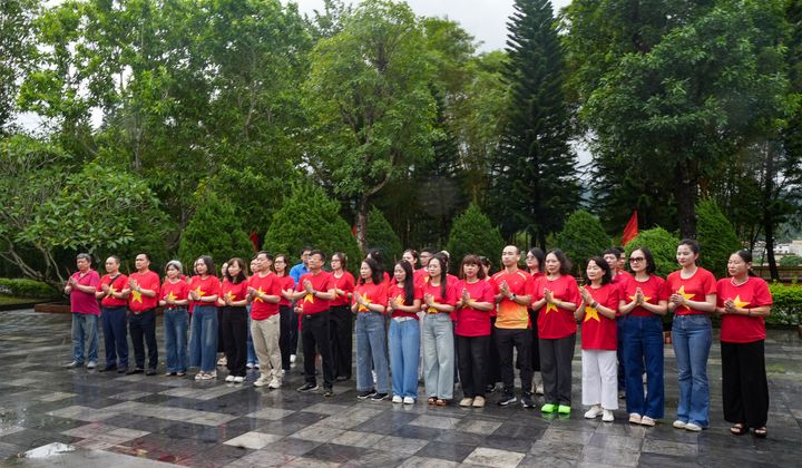 Hiệp hội Ngân hàng Việt Nam về nguồn, dâng hương tại Khu di tích lịch sử quốc gia Pò Hèn