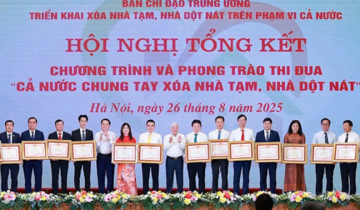 Ngành ngân hàng góp sức cùng Chính phủ xóa nhà tạm, dột nát