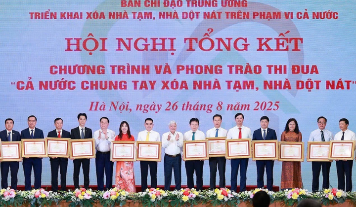 Ngành ngân hàng góp sức cùng Chính phủ xóa nhà tạm, dột nát