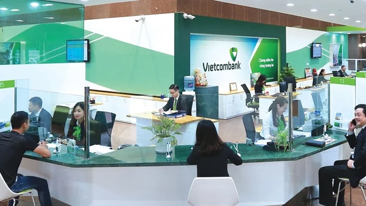 S&P nâng xếp hạng tín nhiệm Vietcombank lên BB+, triển vọng "Ổn định"