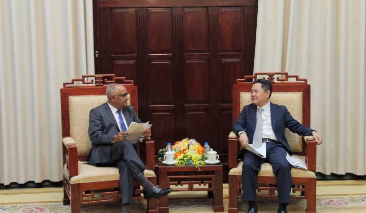 Phó Thống đốc Ngân hàng Nhà nước Việt Nam Nguyễn Ngọc Cảnh tiếp Giám đốc Quốc gia ADB tại Việt Nam