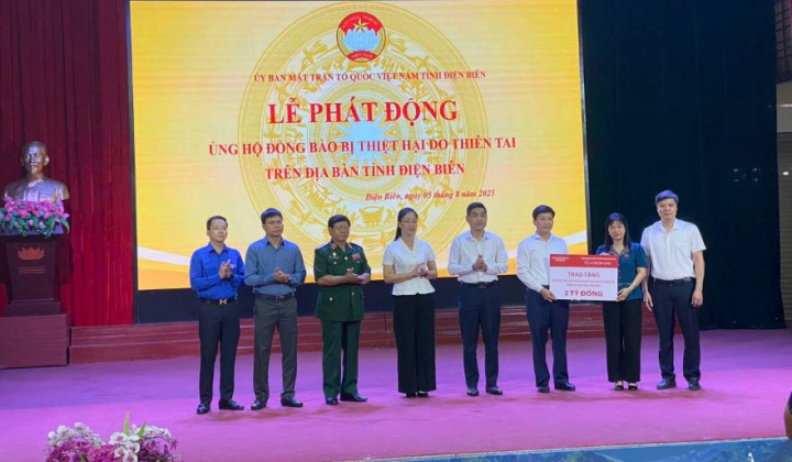Agribank trao tặng 2 tỷ đồng ủng hộ đồng bào bị thiệt hại do thiên tai trên địa bàn tỉnh Điện Biên