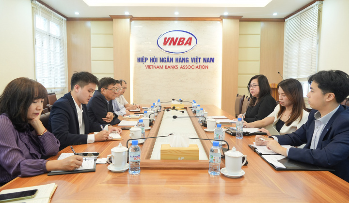 Phó Chủ tịch kiêm Tổng Thư ký VNBA Nguyễn Quốc Hùng tiếp đoàn Hiệp hội Ngân hàng Hồng Kông