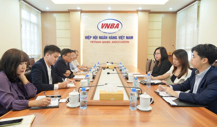 Phó Chủ tịch kiêm Tổng Thư ký VNBA Nguyễn Quốc Hùng tiếp đoàn Hiệp hội Ngân hàng Hồng Kông