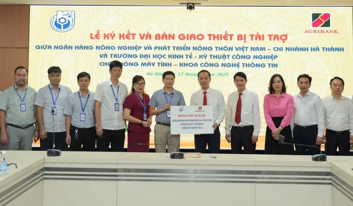 Agribank Chi nhánh Hà Thành tiếp sức giảng đường, ươm mầm tương lai