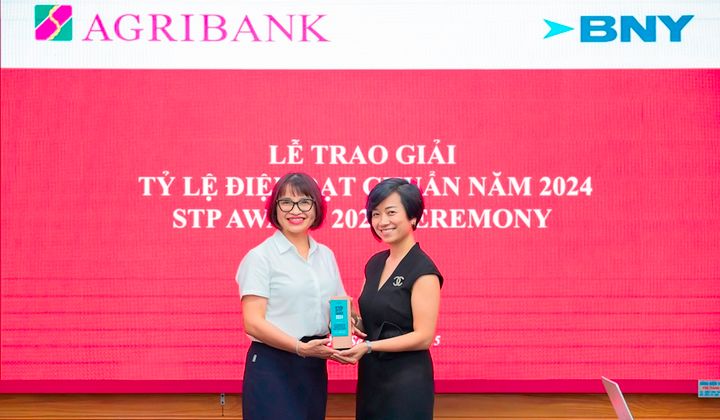 Agribank 16 năm liên tiếp nhận Giải thưởng Tỷ lệ điện đạt chuẩn từ The Bank of New York Mellon