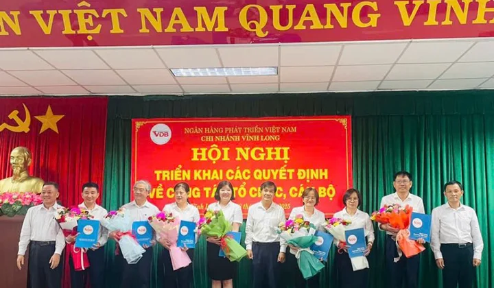 VDB công bố quyết định tổ chức, cán bộ tại chi nhánh Vĩnh Long