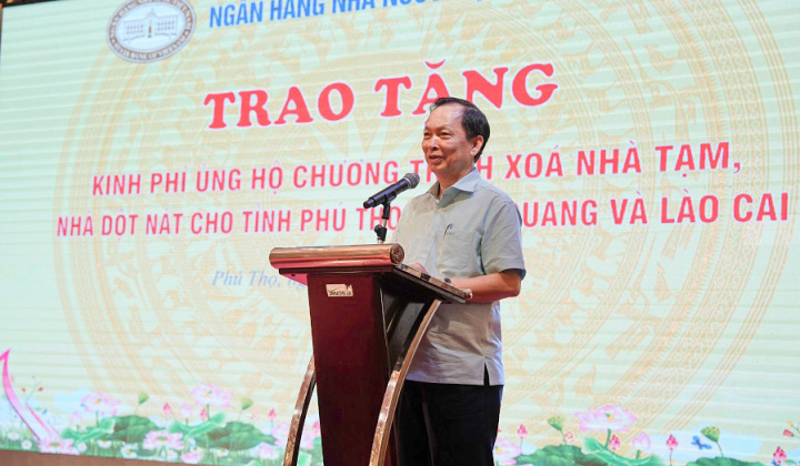 Ngân hàng Nhà nước trao tặng 8 tỷ đồng hỗ trợ xóa nhà tạm, nhà dột nát cho 3 tỉnh