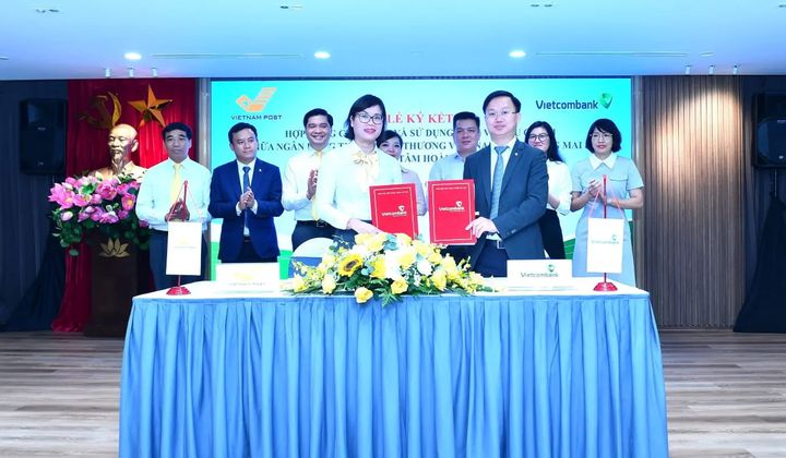 Vietcombank Hoàng Mai và  Bưu điện Trung tâm Hoàn Kiếm thuộc Vietnam Post ký kết thỏa thuận hợp tác