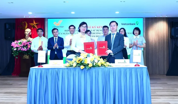 Vietcombank Hoàng Mai và  Bưu điện Trung tâm Hoàn Kiếm thuộc Vietnam Post ký kết thỏa thuận hợp tác