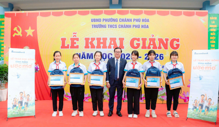 Sacombank trao gần 3.900 suất học bổng “Ươm mầm cho những ước mơ”