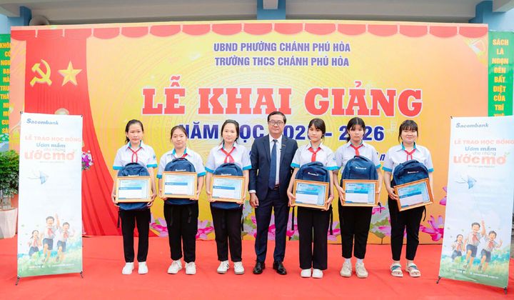 Sacombank trao gần 3.900 suất học bổng “Ươm mầm cho những ước mơ”