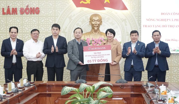 Agribank trao tặng 5 tỷ đồng chung tay chăm lo an sinh xã hội tại Lâm Đồng