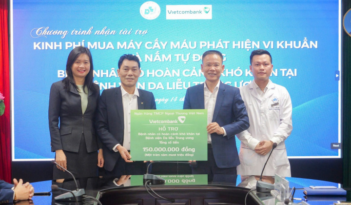 Vietcombank trao tặng trang thiết bị y tế và hỗ trợ người bệnh tại Bệnh viện Da liễu Trung ương