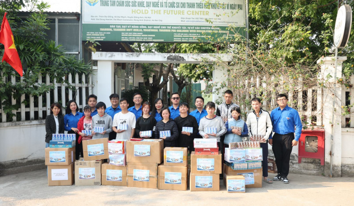 Đoàn Thanh niên Co-opBank trao quà sẻ chia tại Trung tâm Vì ngày mai