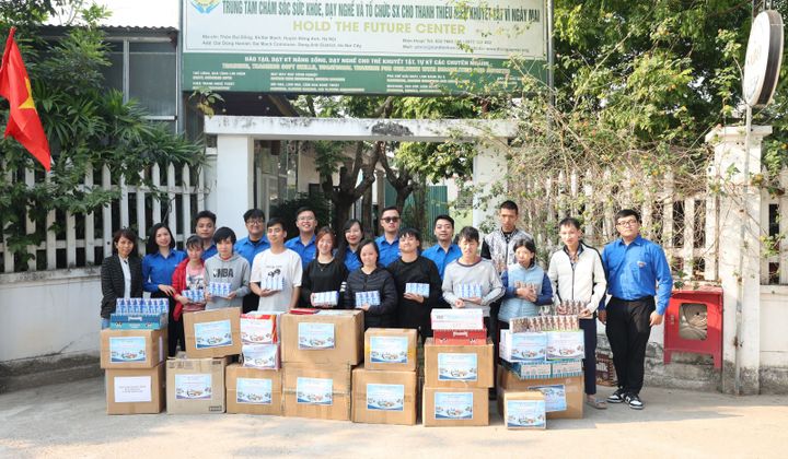Đoàn Thanh niên Co-opBank trao quà sẻ chia tại Trung tâm Vì ngày mai