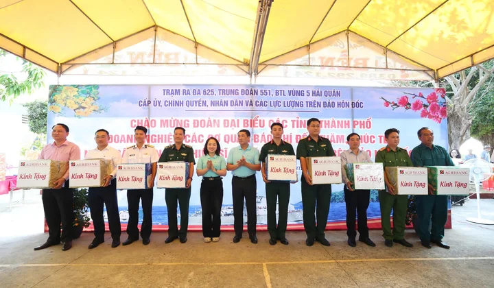 Khép lại hải trình thăm đảo Tây Nam, Agribank để lại dấu ấn nghĩa tình tại đảo Hòn Đốc