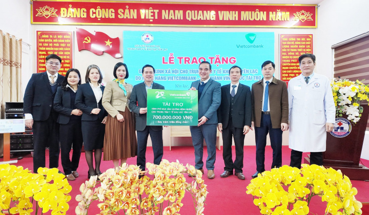 Vietcombank Vĩnh Phúc trao tặng 700 triệu đồng an sinh xã hội tại Phú Thọ